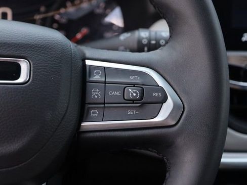 Used 2025 Jeep Compass Limited AWD/4WD image 12