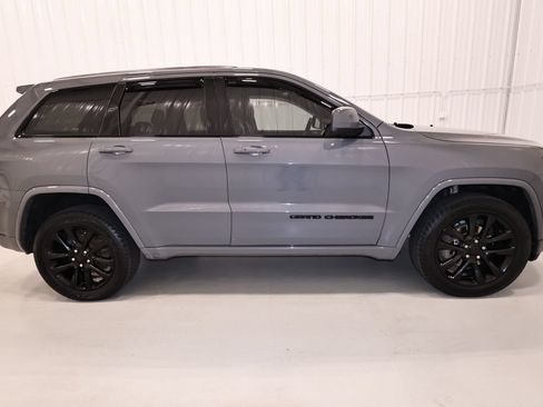 Used 2020 Jeep Grand Cherokee Altitude AWD/4WD image 2