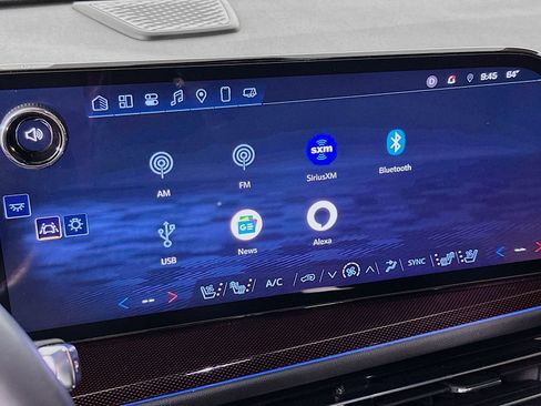 Used 2025 Chevrolet Traverse RS image 16