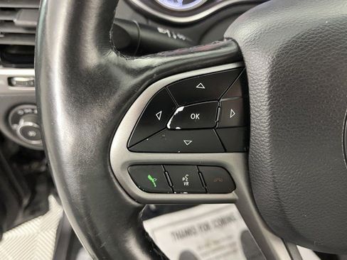 Used 2019 Jeep Cherokee Limited AWD/4WD image 19