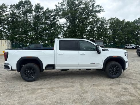New 2026 GMC Sierra 2500 AT4 w/ Technology Package AWD/4WD image 6
