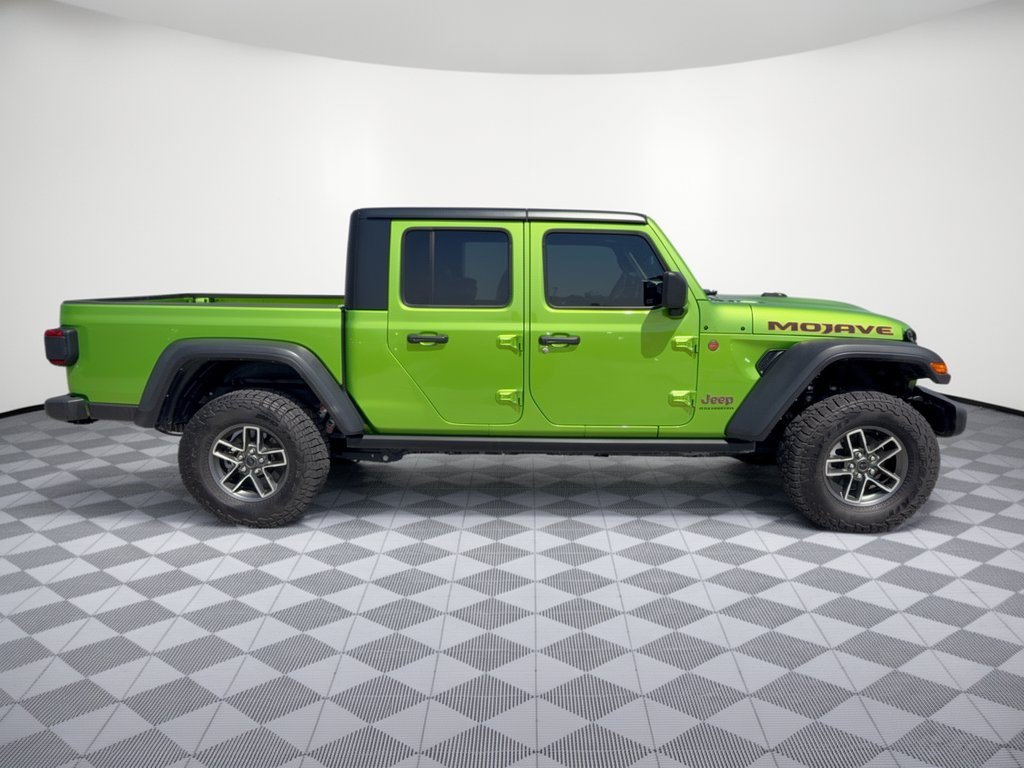 Used 2025 Jeep Gladiator Mojave w/ Convenience Group AWD/4WD image 8