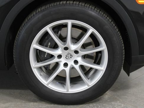 Used 2024 Porsche Cayenne AWD/4WD image 12