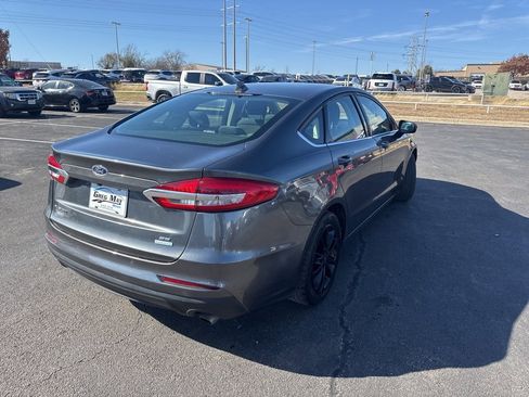 Used 2020 Ford Fusion SE image 3