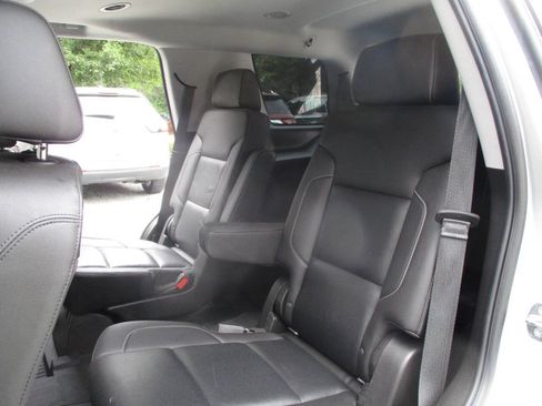 Used 2019 GMC Yukon SLT w/ Premium Edition AWD/4WD image 32