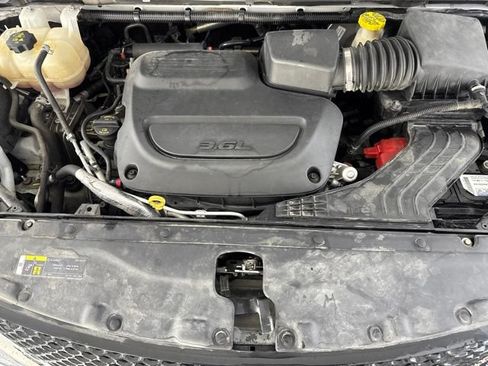 Used 2020 Chrysler Pacifica Touring-L Plus w/ Tire & Wheel Group FWD image 19