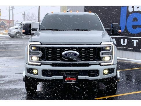 Used 2025 Ford F450 Platinum w/ FX4 Off-Road Package image 3