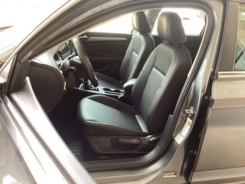 Used 2019 Volkswagen Jetta SE w/ Cold Weather Package FWD image 24