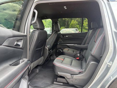 Used 2026 Chevrolet Traverse RS w/ LPO, Floor Liner Package FWD image 12