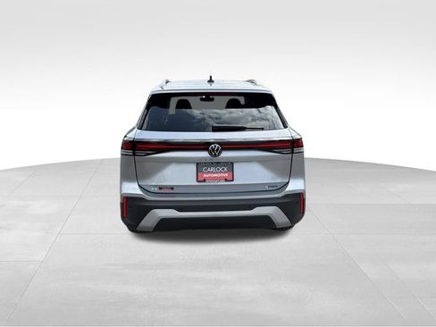Used 2025 Volkswagen Tiguan SE AWD/4WD image 7