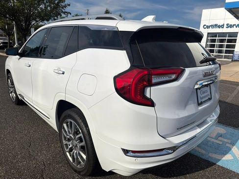 Used 2024 GMC Terrain Denali w/ Denali Premium Package AWD/4WD image 8