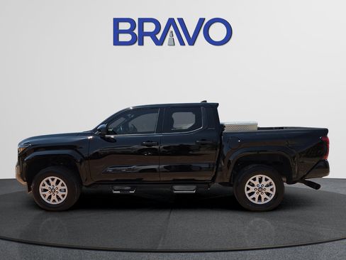 Used 2025 Toyota Tacoma SR5 AWD/4WD image 2