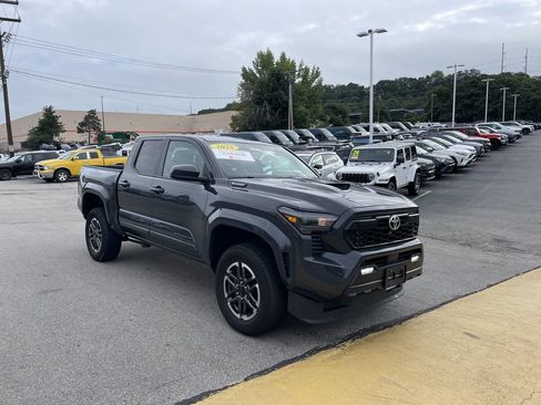 Certified 2025 Toyota Tacoma TRD Sport AWD/4WD image 6