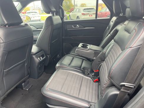 Used 2025 Ford Explorer ST-Line w/ ST-Line Street Pack image 25