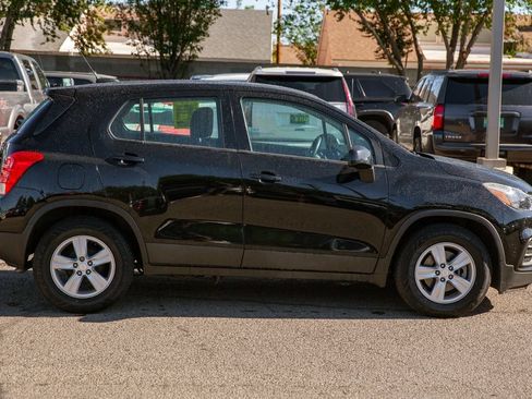 Used 2020 Chevrolet Trax LS FWD image 4