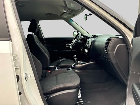 Used 2016 Kia Soul FWD image 9