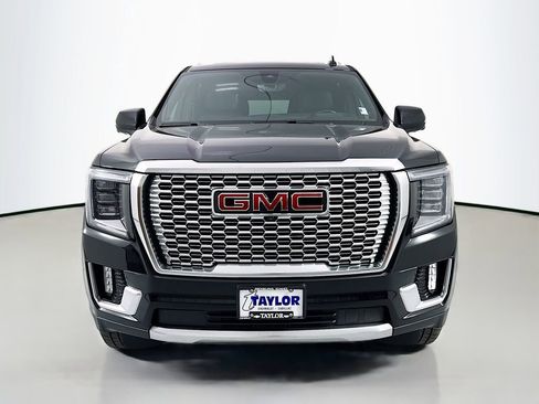 Used 2021 GMC Yukon XL Denali w/ Denali Premium Package AWD/4WD image 2