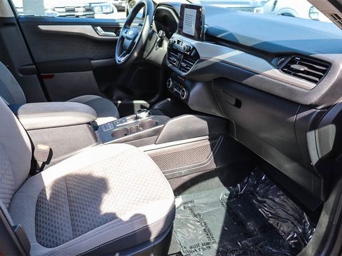 Used 2020 Ford Escape SE image 19