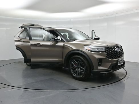 Used 2026 Ford Explorer ST-Line w/ ST-Line Street Pack image 35