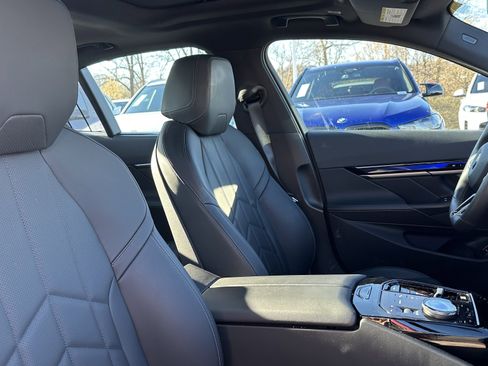 Used 2024 BMW 540i xDrive 540i xDrive w/ Premium Package image 33