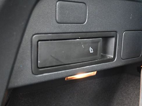 Used 2020 Volkswagen Tiguan SE R-Line image 43