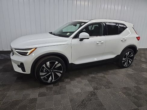 Used 2025 Volvo XC40 B5 Plus w/ Protection Package Premier AWD/4WD image 6