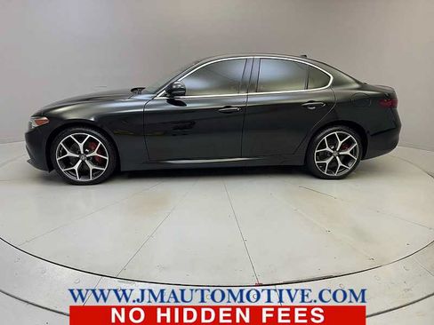 Used 2020 Alfa Romeo Giulia Ti w/ Active Blind Spot Package AWD/4WD image 2
