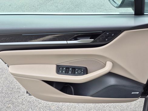 Certified 2025 Porsche Macan Electric RWD image 22