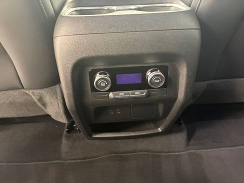 Certified 2025 Buick Enclave Preferred FWD image 19