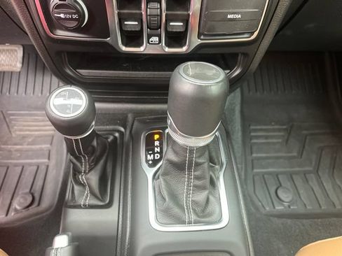 Used 2023 Jeep Wrangler Unlimited Sahara w/ Cold Weather Group AWD/4WD image 23