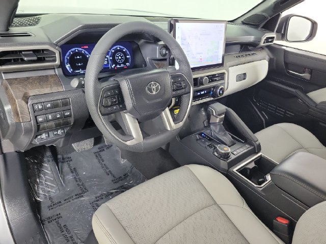 Used 2025 Toyota Tacoma Limited AWD/4WD image 18