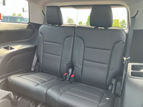 Used 2018 GMC Acadia SLT AWD/4WD image 30