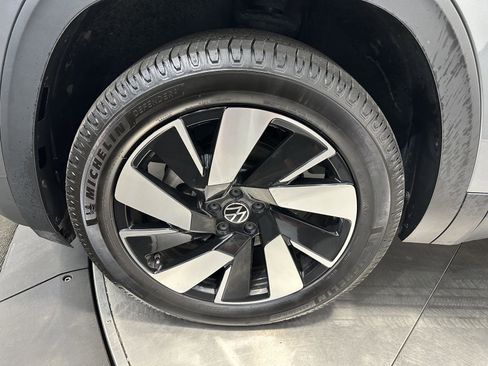Used 2024 Volkswagen Atlas Cross Sport SE AWD/4WD image 9