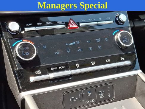 Used 2025 Hyundai Santa Fe SEL FWD image 15