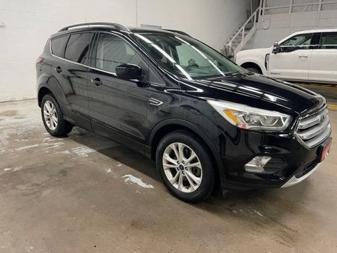 Used 2017 Ford Escape SE w/ Equipment Group 201A AWD/4WD image 3