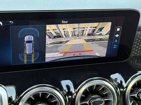 Certified 2025 Mercedes-Benz GLB 250 image 22