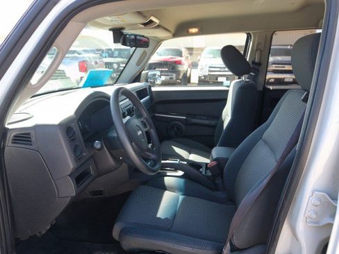 Used 2008 Jeep Commander Sport AWD/4WD image 14