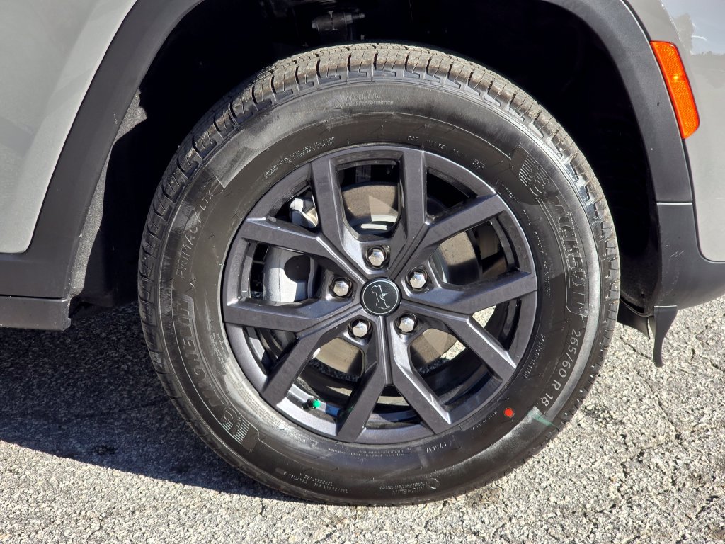 New 2027 Jeep Grand Cherokee Altitude RWD image 14