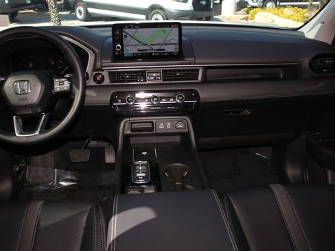 Used 2025 Honda Pilot Touring image 19