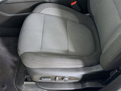 Used 2023 Chevrolet Traverse LT image 18