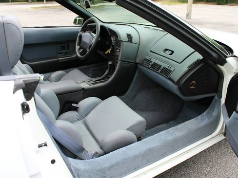Used 1991 Chevrolet Corvette Convertible image 27