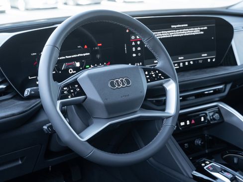 New 2025 Audi Q5 Prestige image 11