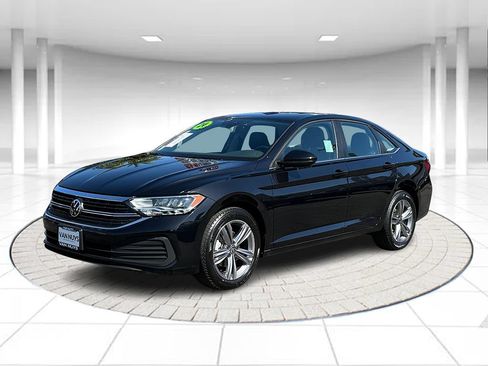 Used 2024 Volkswagen Jetta SE FWD image 1