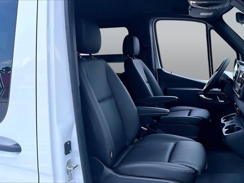 Used 2024 Mercedes-Benz Sprinter 2500 image 9