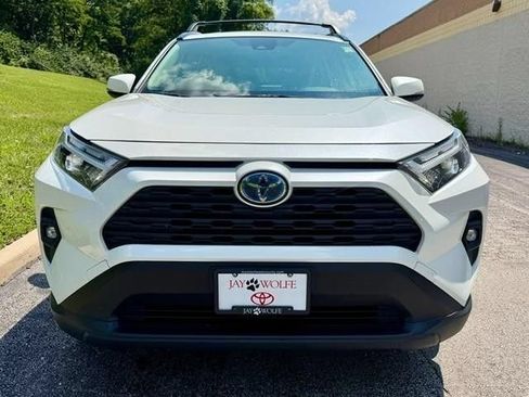 Used 2022 Toyota RAV4 XLE Premium AWD/4WD image 7
