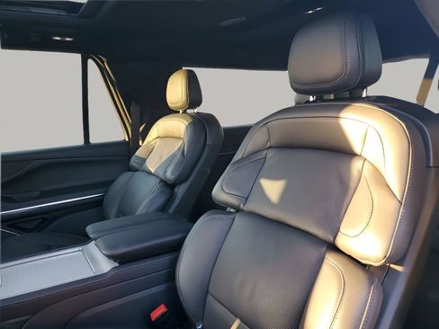 Used 2025 Lincoln Navigator L Reserve w/ Jet Appearance Package image 19