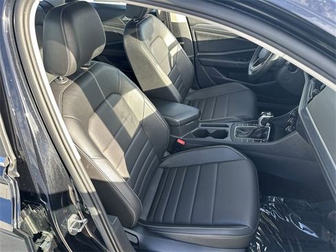 Used 2024 Volkswagen Jetta SE image 28
