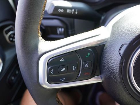 Used 2024 Jeep Wrangler Sahara image 28