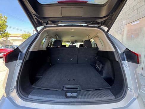 Used 2025 Nissan Rogue SV FWD image 28