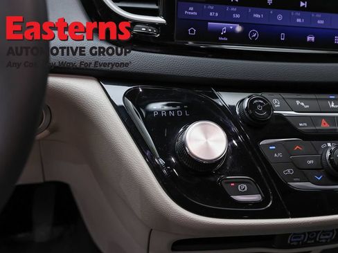Used 2023 Chrysler Pacifica Touring-L FWD image 13